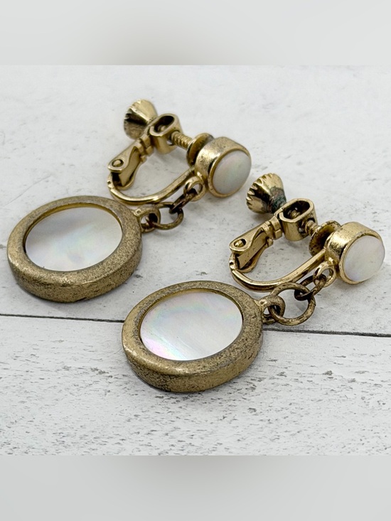 Unbranded Jewelry - Vintage Gold Mother of Pearl Round Dangle Clip On Screw Back Earrings Bohemian